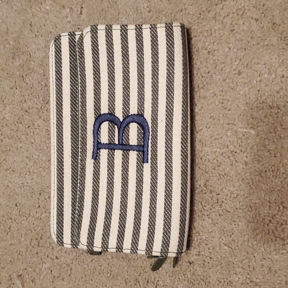 Perfect Cents Thirty-one wallet with B embroidery